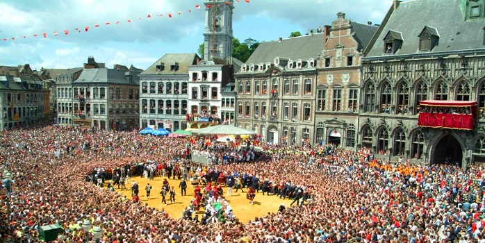 Праздник Дюкасс в Бельгии