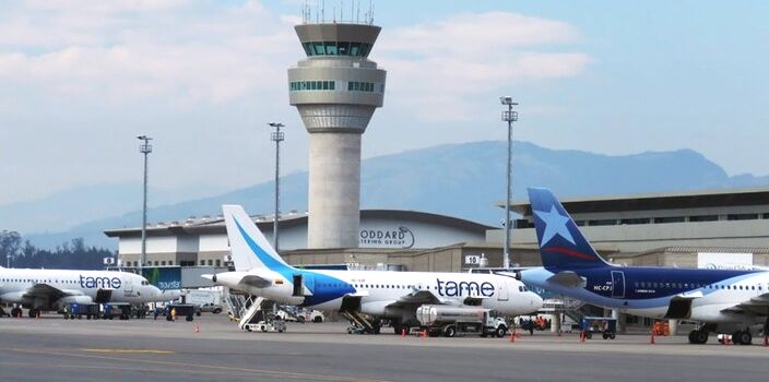 В международном аэропорту Кито для резидентов аэропорта проводится вакцинация