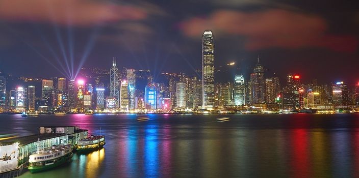 Гонконг вводит ограничения на поездки для 16 стран