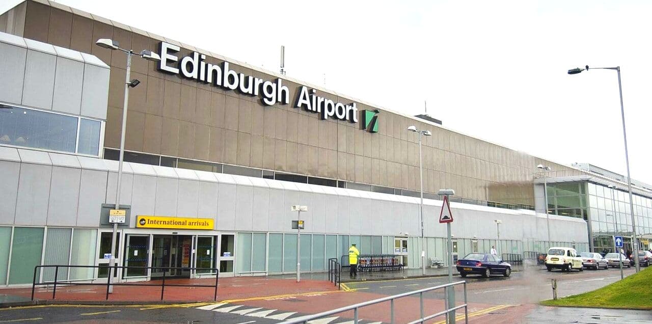 Эдинбургский аэропорт работает хорошо в самый загруженный период за три года