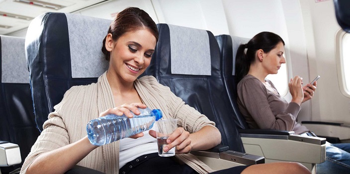 Пейте больше воды в самолете
